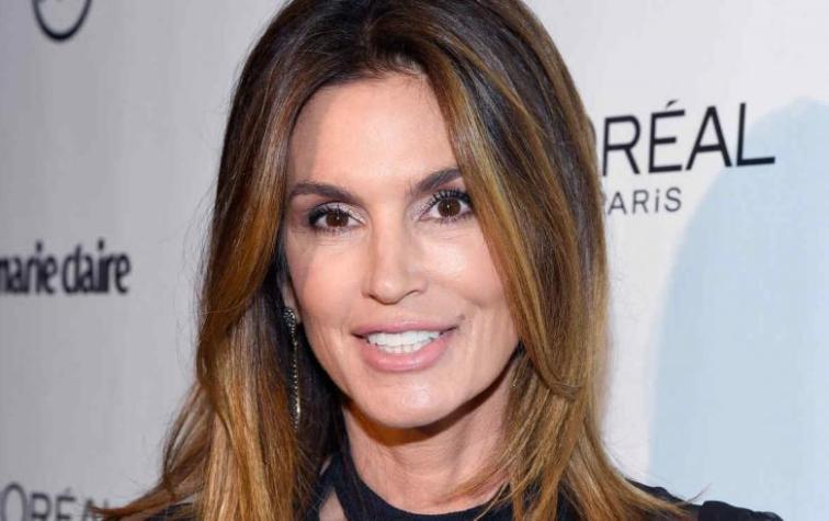 Cindy Crawford se muestra a sus 52 años sin una gota de maquillaje