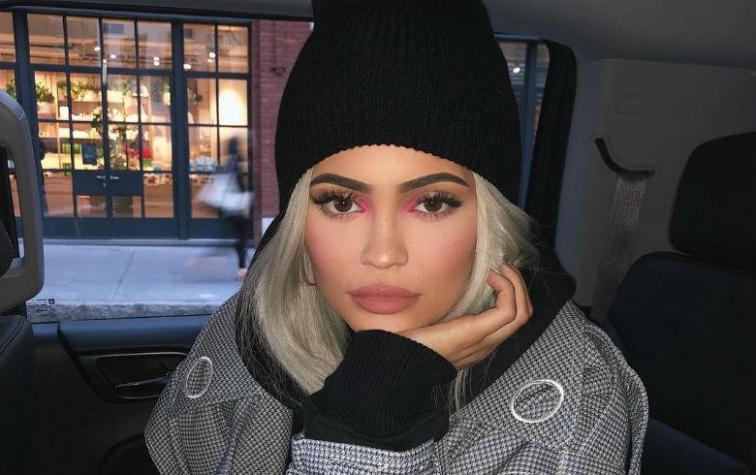 La tierna aparición de Stormi en un tutorial de maquillaje de Kylie Jenner