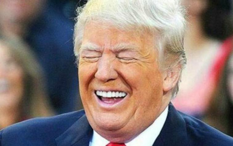 ¿Donald Trump cantando y vestido de granjero?