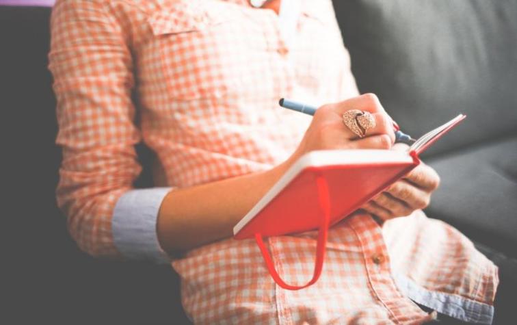 La ciencia dice que las personas con "letra fea" son más inteligentes