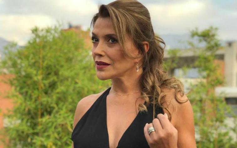 Tenida “juvenil” de Carolina Arregui la llenó de críticas
