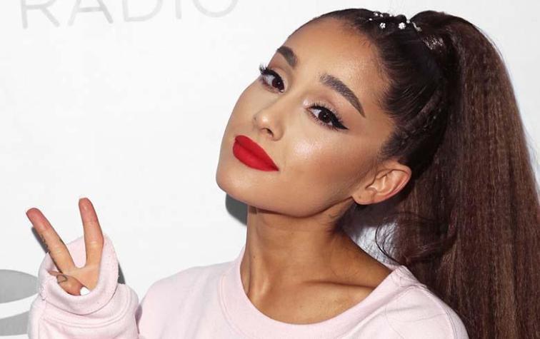 Ariana Grande se tatúa en japonés pero comete un tremendo error