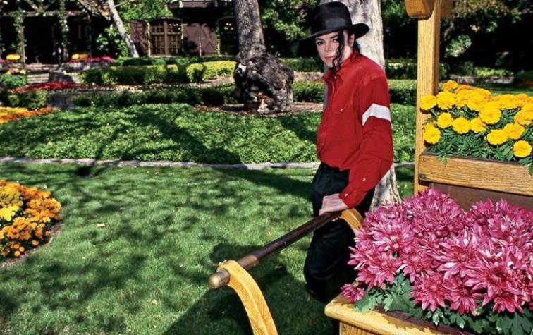 Fotos de menores encontradas en la mansión de Michael Jackson fueron dadas a conocer