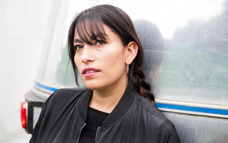 Ana Tijoux se casó con hermoso vestido y zapatillas Ana Tijoux se casó con hermoso vestido y zapatillas