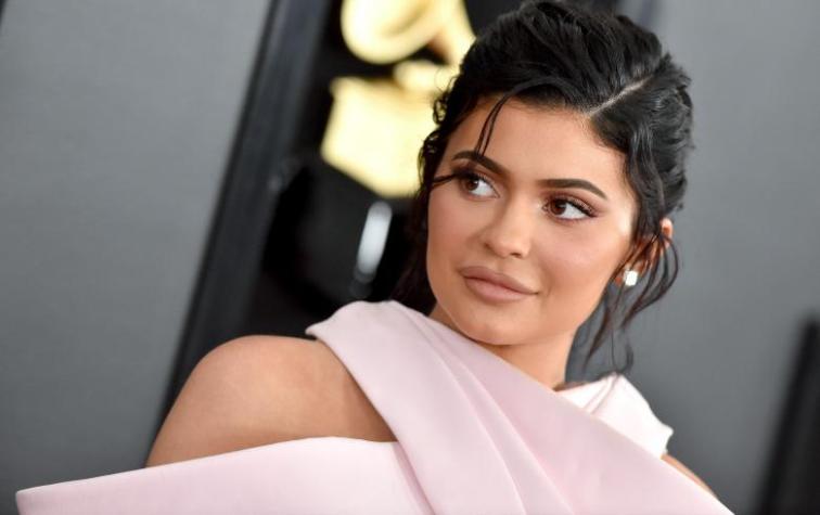 Imagen muestra la evolución facial de Kylie Jenner