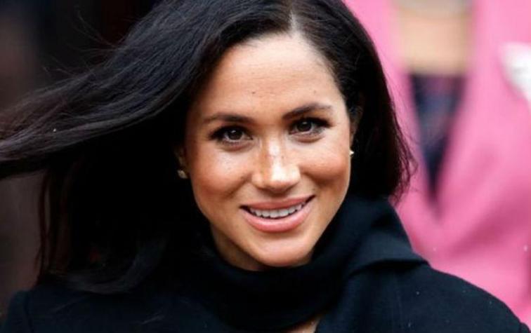 Meghan Markle rompe el protocolo real al usar un par de aros ¡prestados!