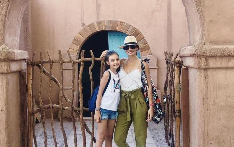 Carola de Moras y su hija Mila lucen idénticas en sus vacaciones