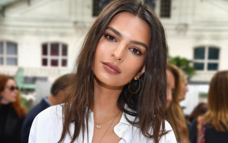 Emily Ratajkowski muestra imágenes modelando cuando apenas era una niña
