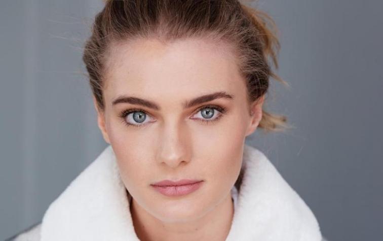 Modelo checa se hace famosa en Chile por ser idéntica a Josefina Montané