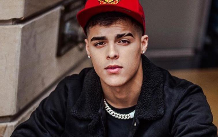 El reggaetonero Lunay se atendió en la barbería de Edmundo Varas