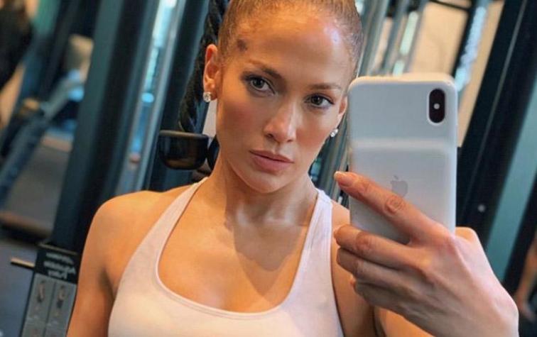 ¡Parecen clones! Jennifer López posó junto a su doble