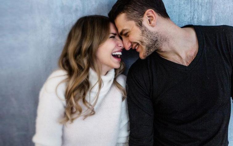 Estudio revela que las parejas que conversan poco por Whatsapp son más felices