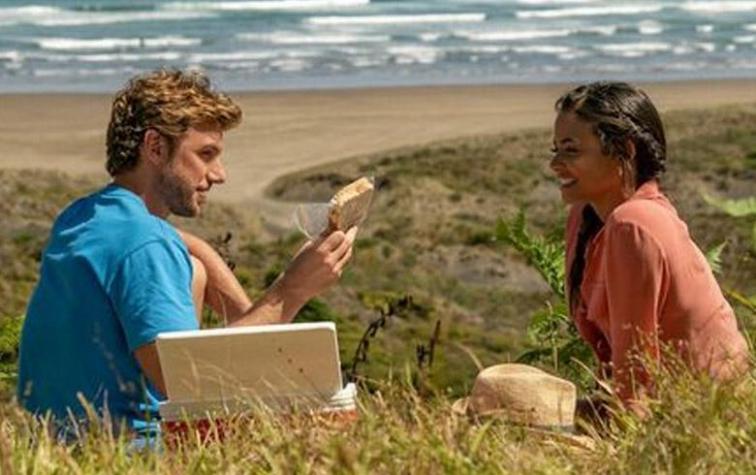 ¿Por qué algunos aman y otros odian la cinta de moda en Netflix "Amor en obras"?