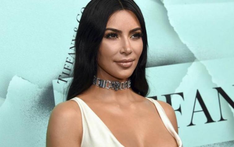Kim Kardashian puso a prueba su línea de maquillaje en tiempo real kim kardashian chile Kim Kardashian puso a prueba su línea de maquillaje en tiempo real
