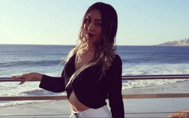 Naya Fácil defiende sus desnudos en una iglesia