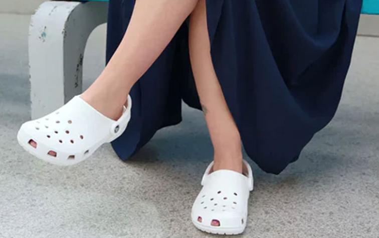 Las Crocs se a renovar y lanzan versión de tacones