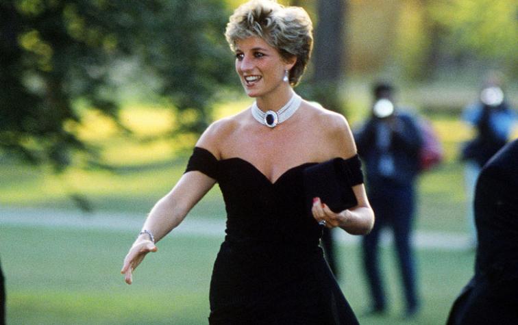 Icónico vestido de Lady Di será subastado en semanas