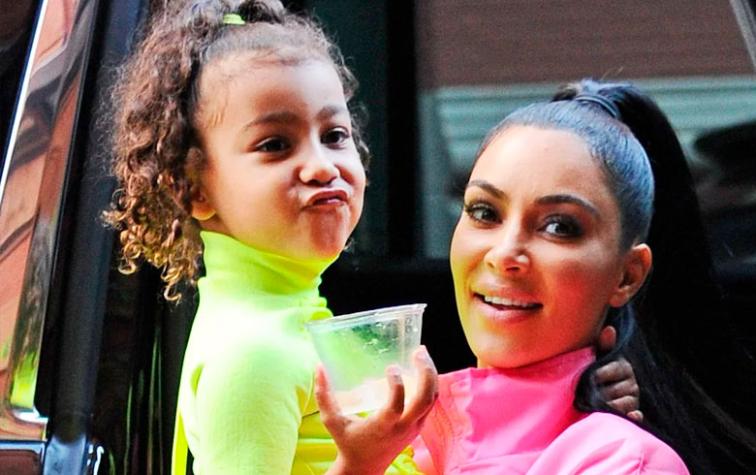 ¡Toda una fashionista! Hija de Kim Kardashian sorprende con millonario look