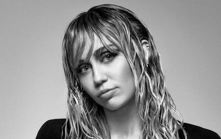 Miley Cyrus le pone fin a la década y anuncia nueva era musical