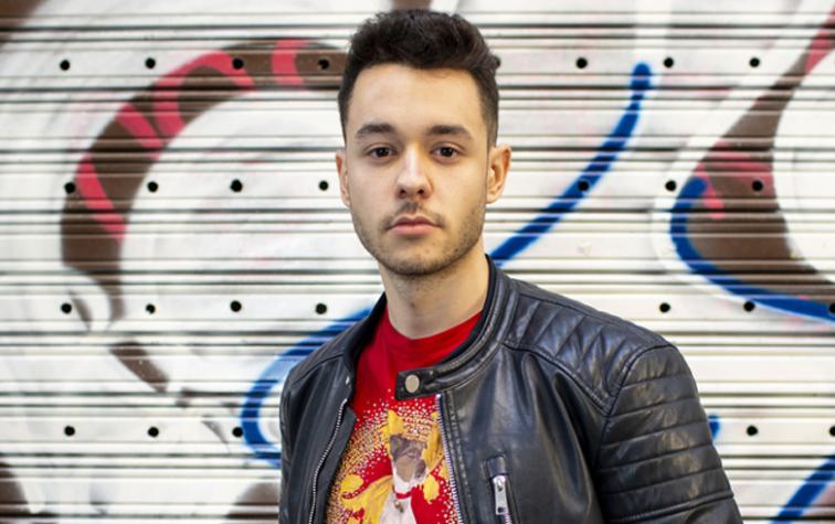 Conocido Youtuber se rapó en directo y subasta su pelo