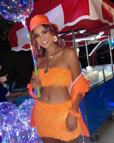 Camila Recabarren protagoniza desnudo en la playa