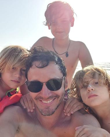 Benjamín Vicuña y sus hijos promueven el correcto lavado de manos para prevenir Coronavirus