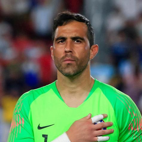 Claudio Bravo se dejó llevar por las ganas en cuarentena y se cortó el pelo