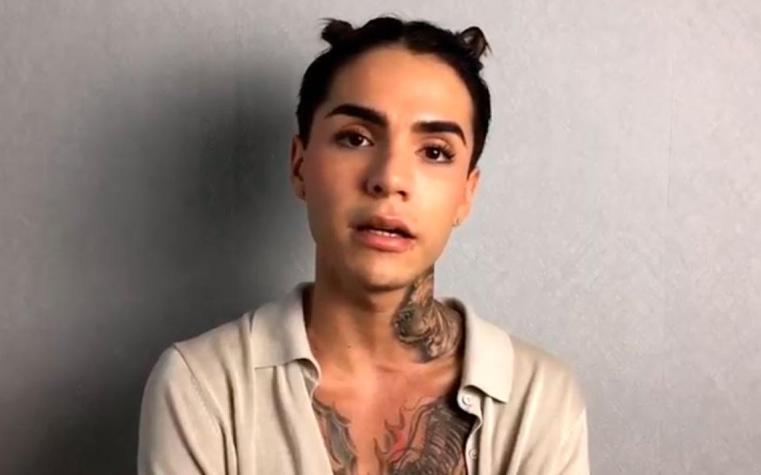 Leo Méndez Jr. estrena osado tatuaje al desnudo