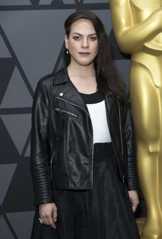 Daniela Vega celebró a su mamá con inédita foto de su niñez
