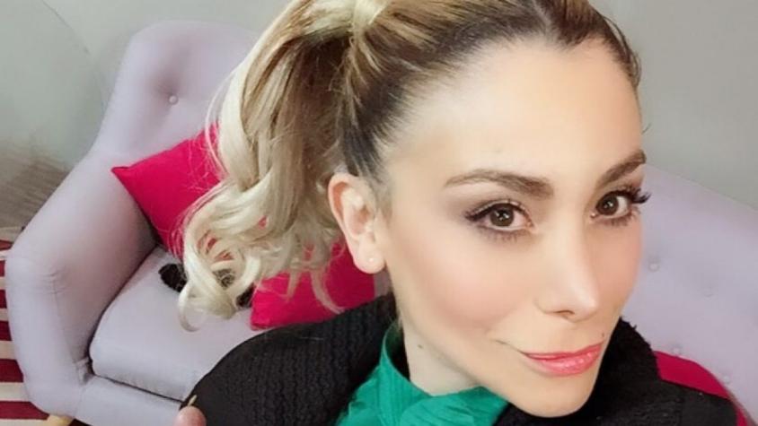 Yamna Lobos muestra el bolso que llevará a la clínica para dar a luz