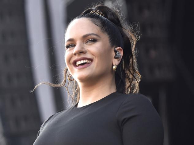 Rosalía es criticada por foto en la que se ve "demasiado morena"