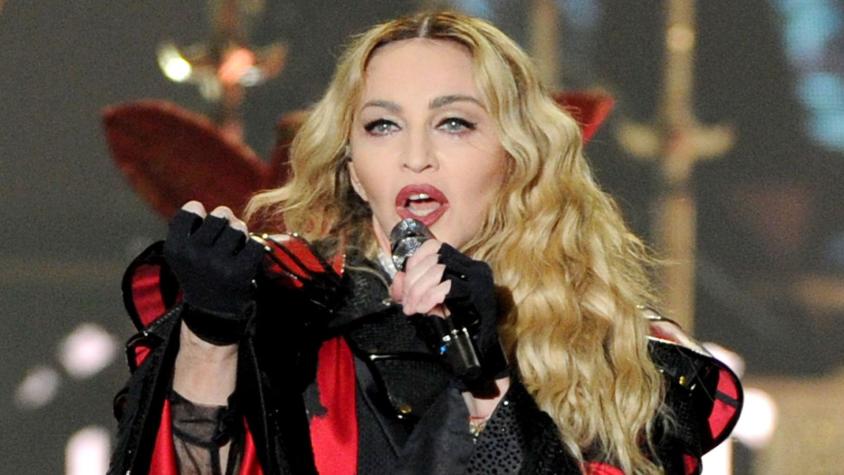 Madonna en ropa interior cuenta sobre tratamiento regenerativo