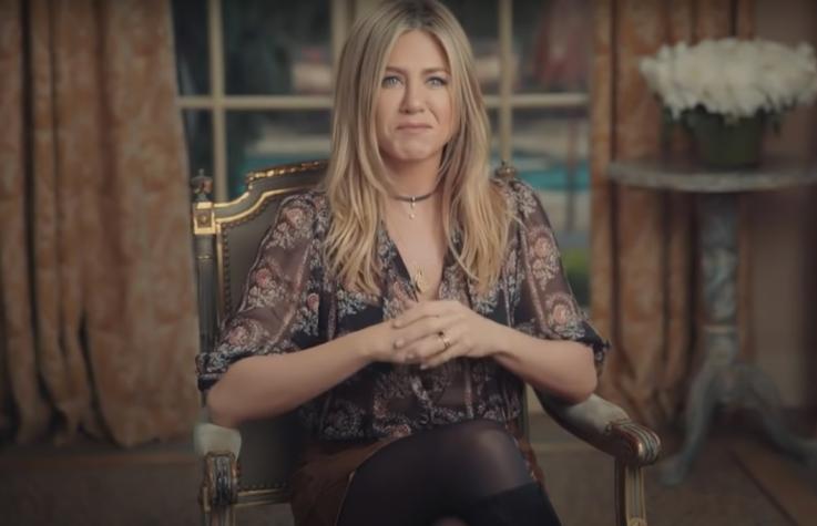 Jennifer Aniston luce un nuevo tatuaje en la muñeca