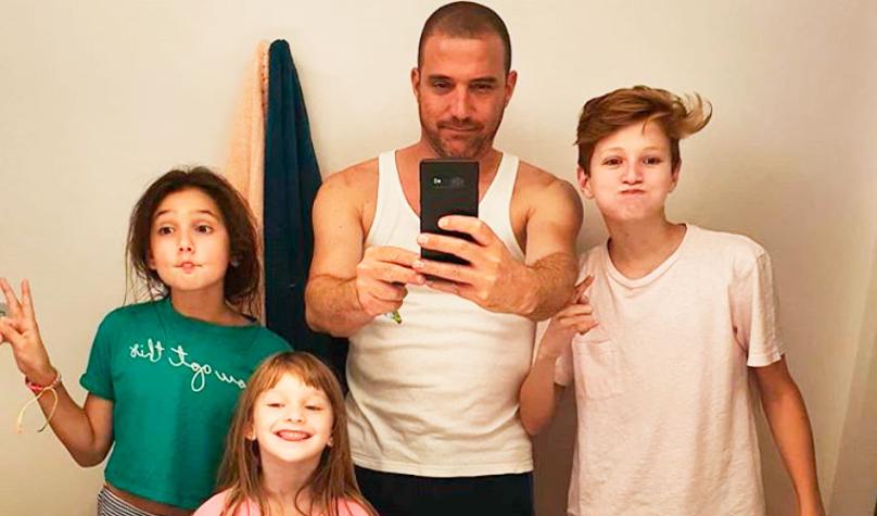 Julián Elfenbien disfruta a concho la cuarentena junto a sus 3 hijos