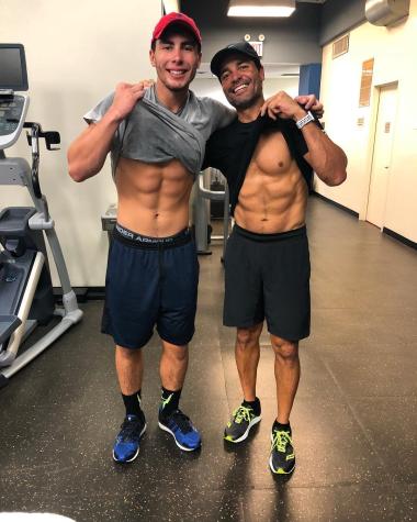 Hijo de Chayanne la rompe en redes sociales con foto de su six pack