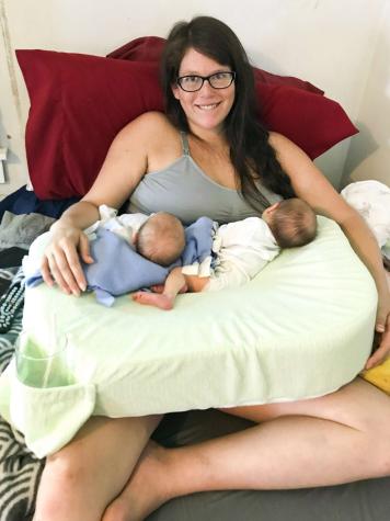 Mamá fue a dar a luz a su hija y descubrió que eran gemelas: su reacción se volvió viral