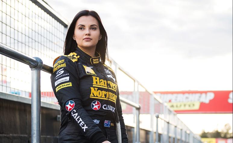 Renee Gracie, la piloto de carreras que lo dejó todo para debutar en el porno