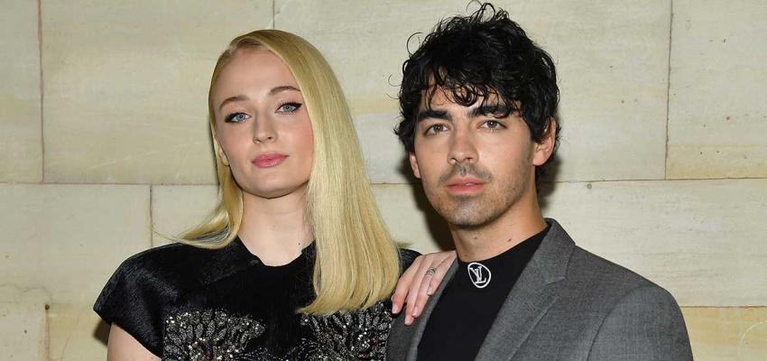 Sophie Turner luce su pancita de embarazo pero es criticada por tomar Coca Cola