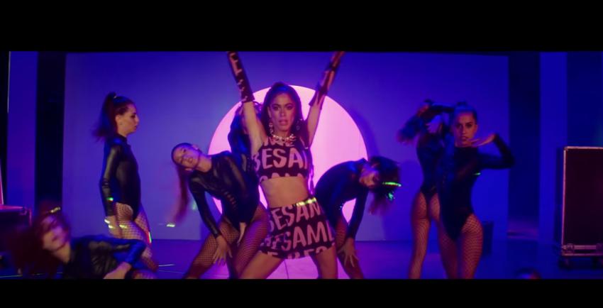 Tini Stoessel sorprende con esta vestimenta en su nuevo videoclip