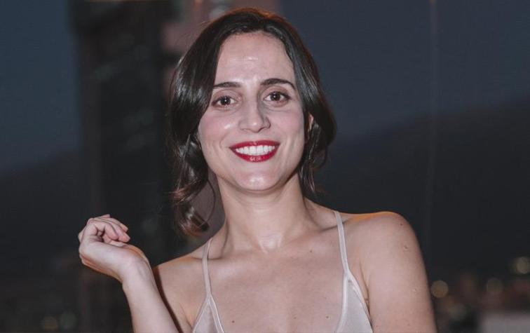Camila Hirane sorprende con look fashion y sensual desde casa