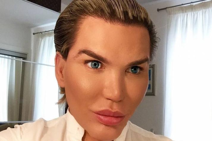 Ken Humano inicia transformación para parecerse a Jennifer Lopez