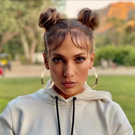 Jennifer Lopez cautiva con foto al despertar y sin maquillaje