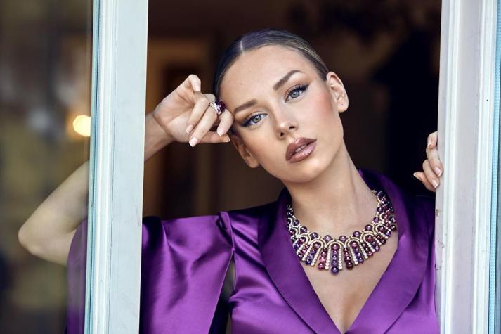 Ester Expósito subastará el vestido que usó en el Festival de Venecia