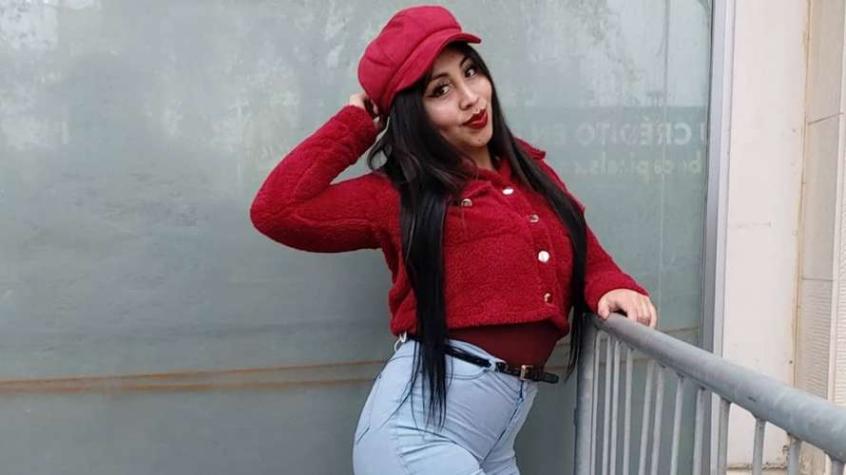 Naya Fácil estampa sus frases icónicas en poleras