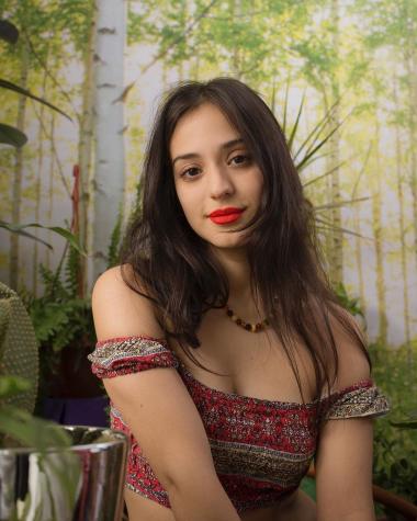Rocío Toscano anuncia embarazo de mellizos luciendo su pancita