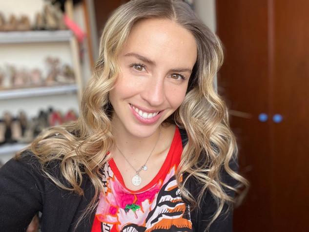 Valeria Ortega muestra cómo usar vestido con cinturón estando embarazada