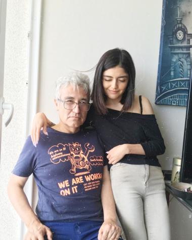 Polola de Jorge González deslumbra con tutoriales de maquillaje