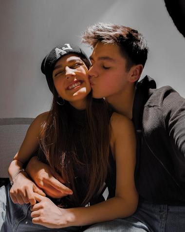 Tati Fernández y Oliver Borner celebran a lo influencer primer año de pololeo