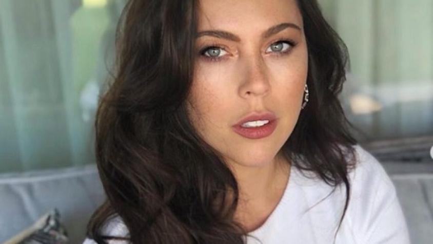 Daniela Aránguiz luce el escote de moda en look casual