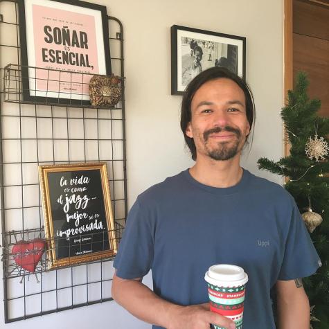 Francisco Puelles cautiva con foto junto a su hijo